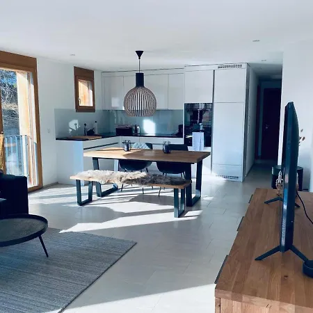 Moderne Nahe Bergbahnen * Laax